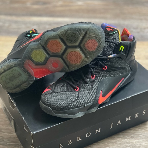 Boys Lebron Xll - Picture 8 of 11